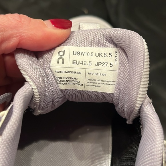 Brand new cloud horizon, lavender/ivory tennis shoes - Picture 7 of 15